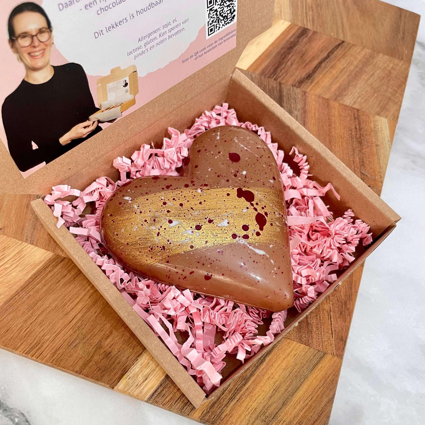 Chocolade hart met praliné vulling per post