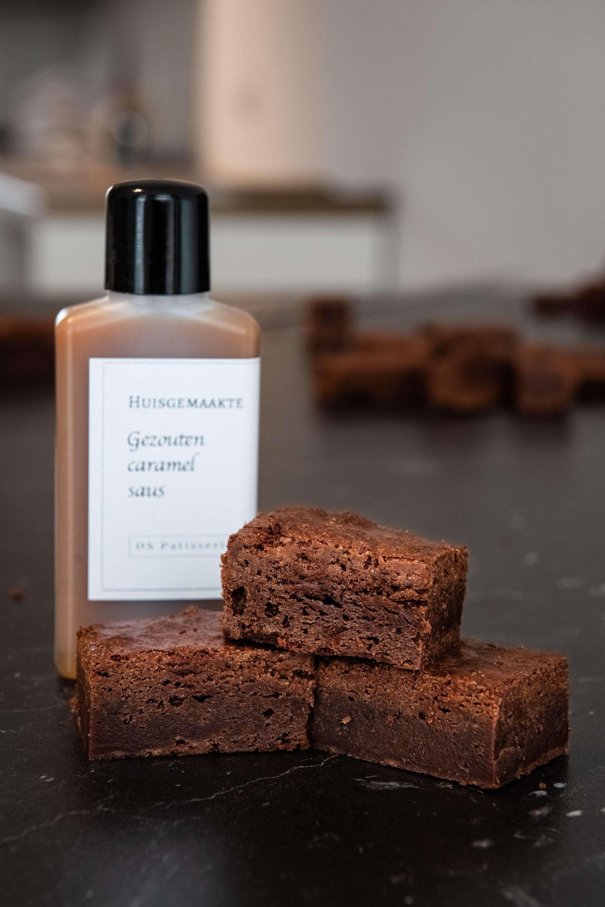 Klassieke brownies met caramelsaus | De Lekkerste Brownies