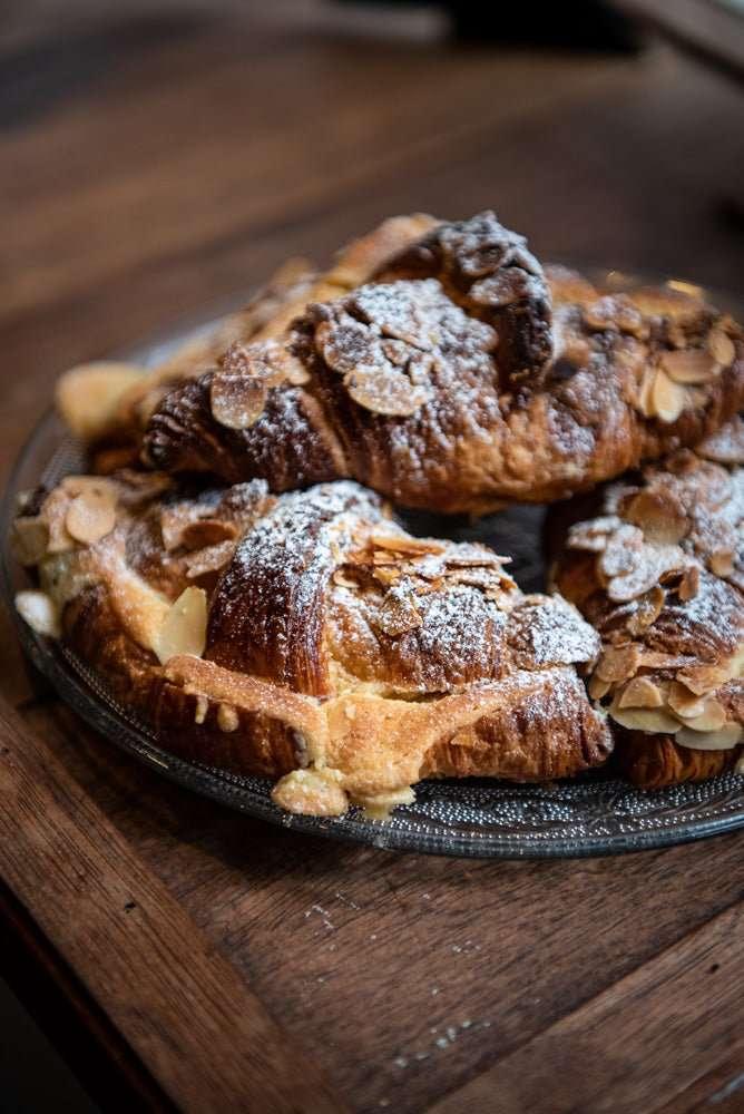DIY Amandelcroissants | De Lekkerste Brownies