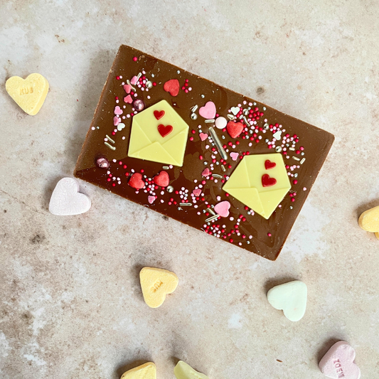 Valentijns chocoladereep per post.